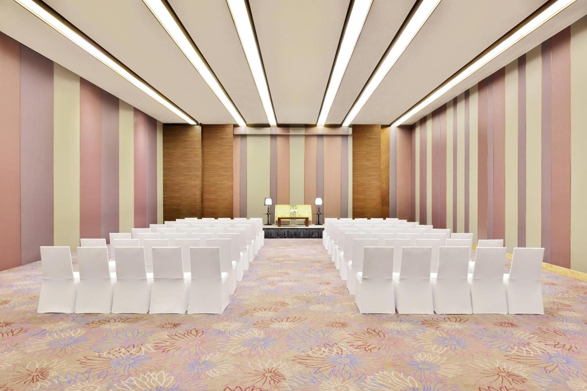 Courtyard By Marriott Bengaluru Outer Ring Road Hotel Exterior photo