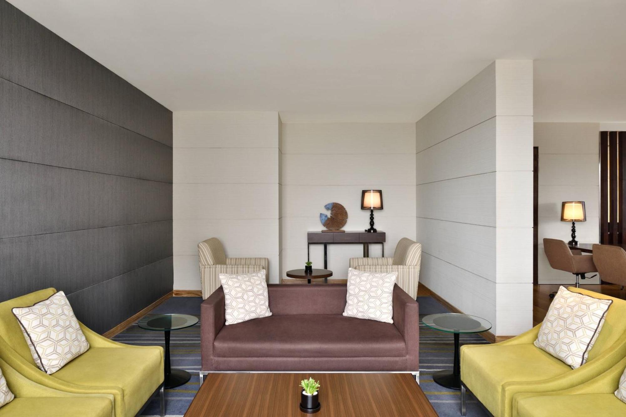 Courtyard By Marriott Bengaluru Outer Ring Road Hotel Exterior photo